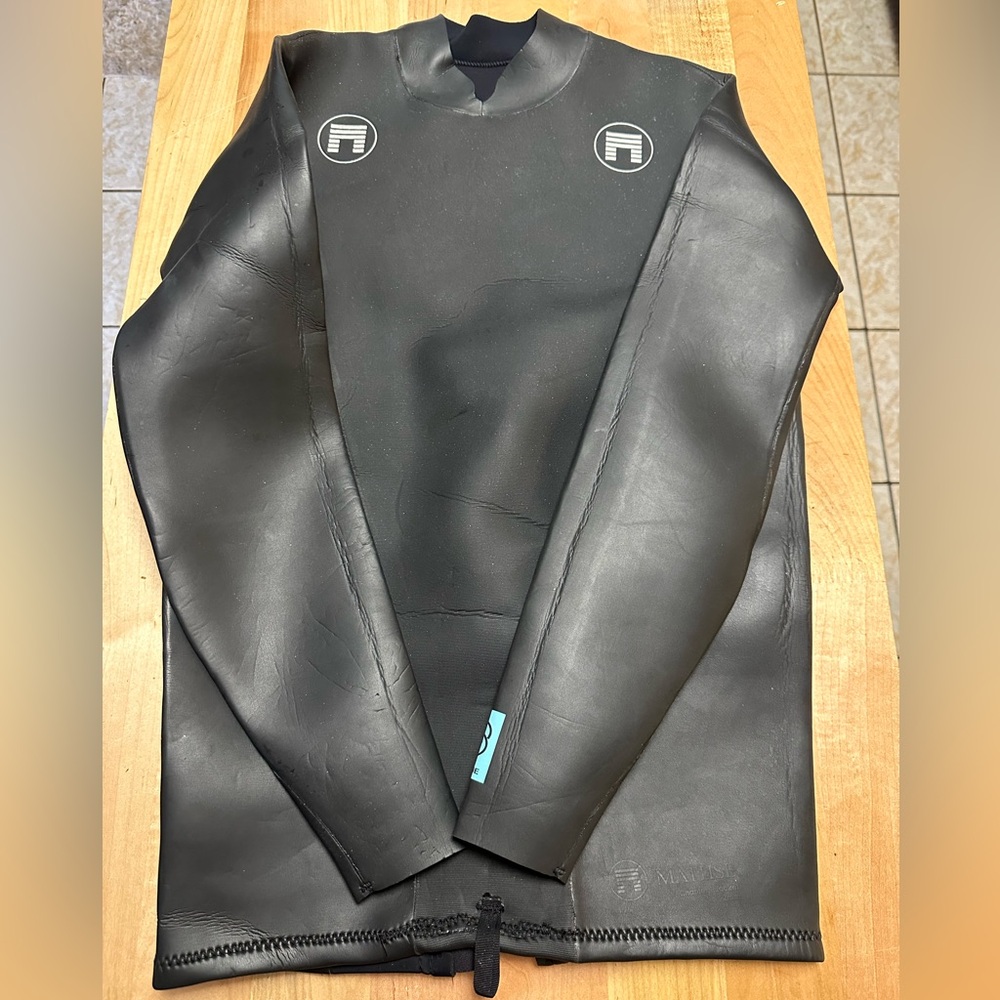 Matuse chapter 1 Size L 2mm wetsuit top